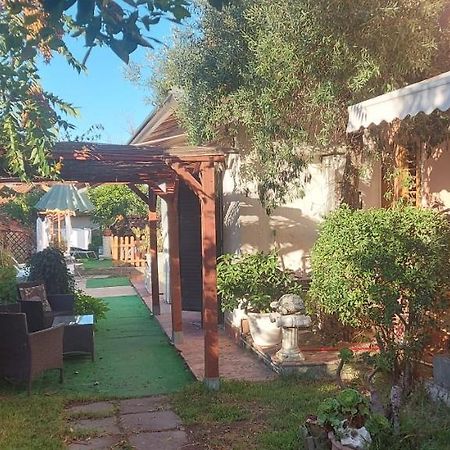 Stanza In Villa Con Giardino Con Box Doccia Idromassaggio Rent A Car Aci Bonaccorsi Exterior foto