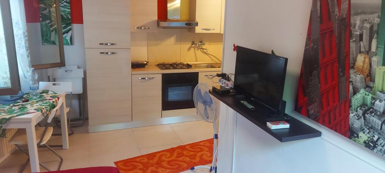 Stanza In Villa Con Giardino Con Box Doccia Idromassaggio Rent A Car Aci Bonaccorsi Exterior foto