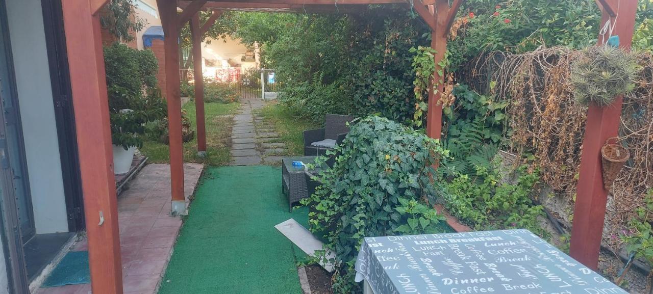Stanza In Villa Con Giardino Con Box Doccia Idromassaggio Rent A Car Aci Bonaccorsi Exterior foto